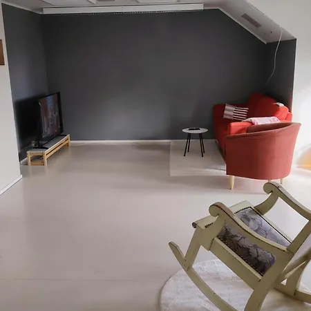 Vanha Hirsikoulun Ylaekerta Apartmán